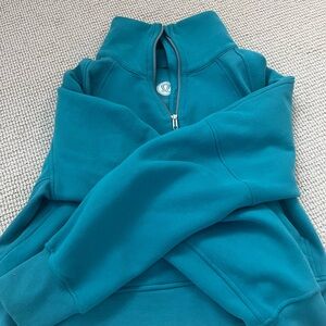 Cyan blue cropped lululemon scuba